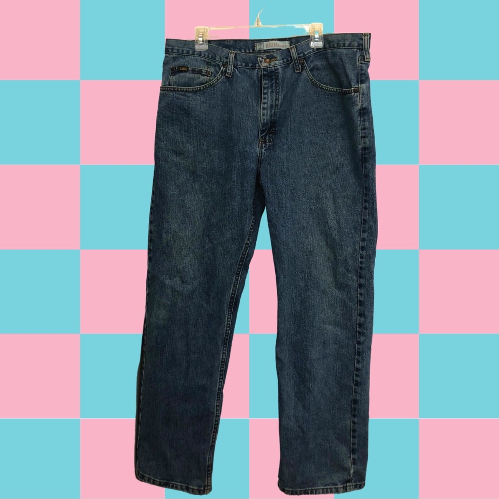 Straight leg vintage LEE jeans. Dark wash.